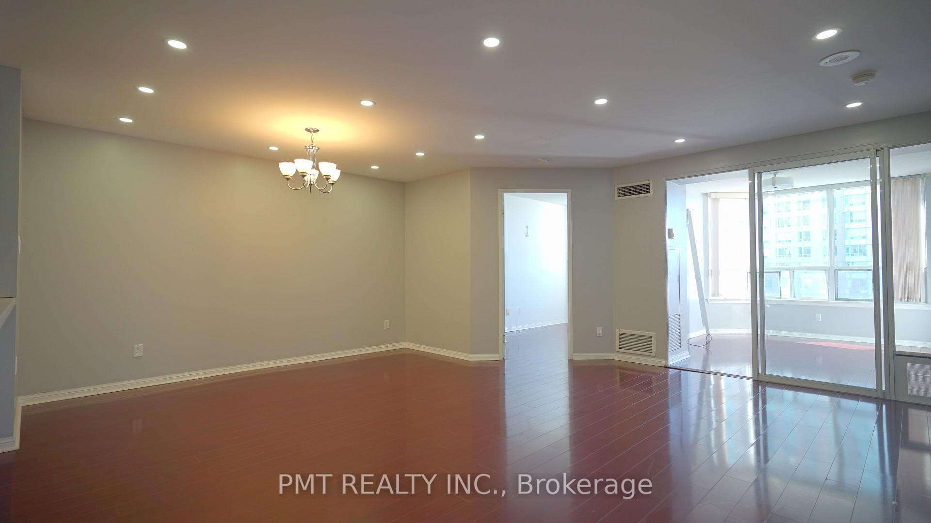 88 Corporate Drive Unit 708 photo 2