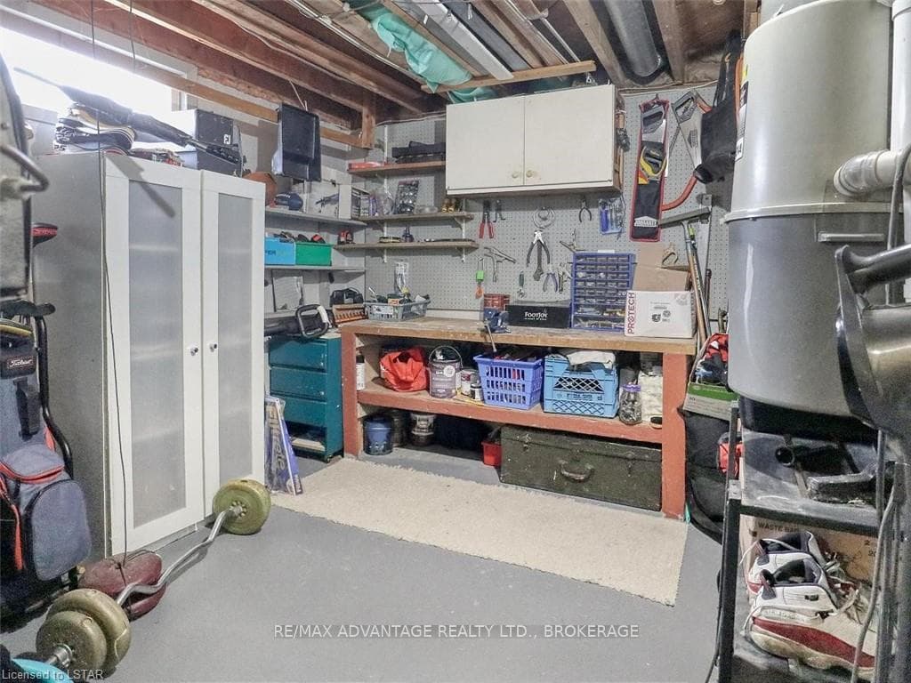 426 HUDSON Drive photo 46