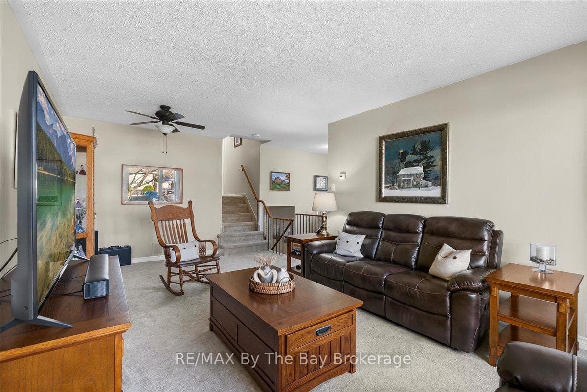 86 Courtice Crescent photo 8