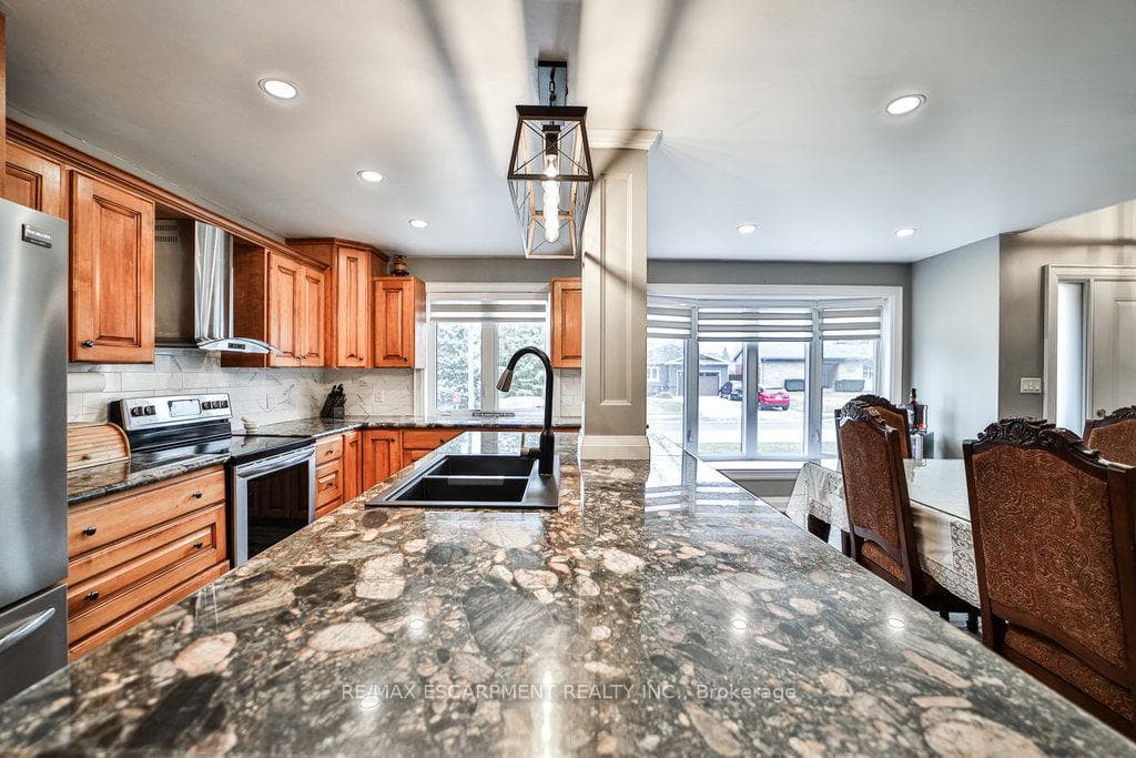 4182 William Street photo 15