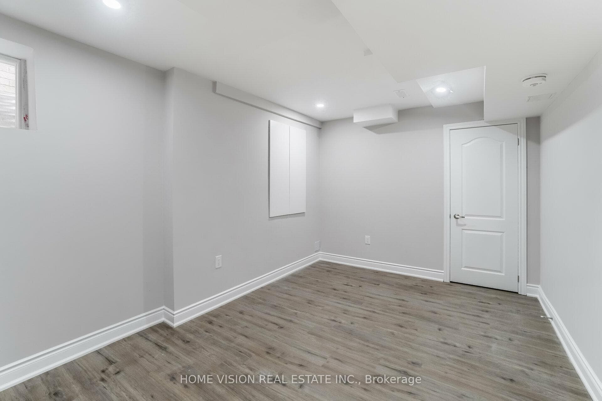 35 Little Britain- BSMT Crescent photo 16