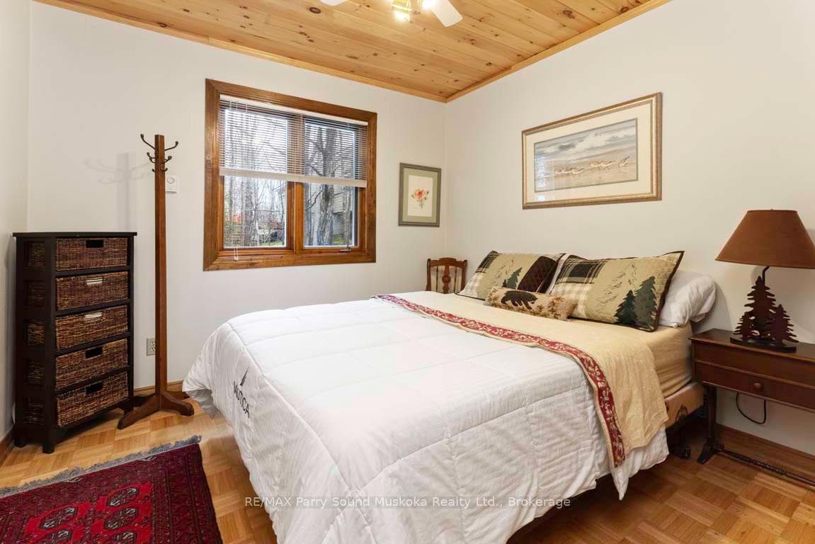 589 Centre Road photo 11