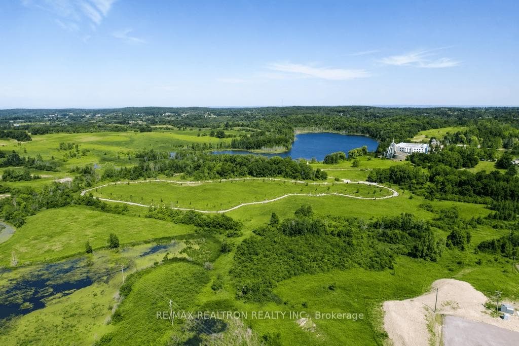 26 Sir Henry Court photo 45