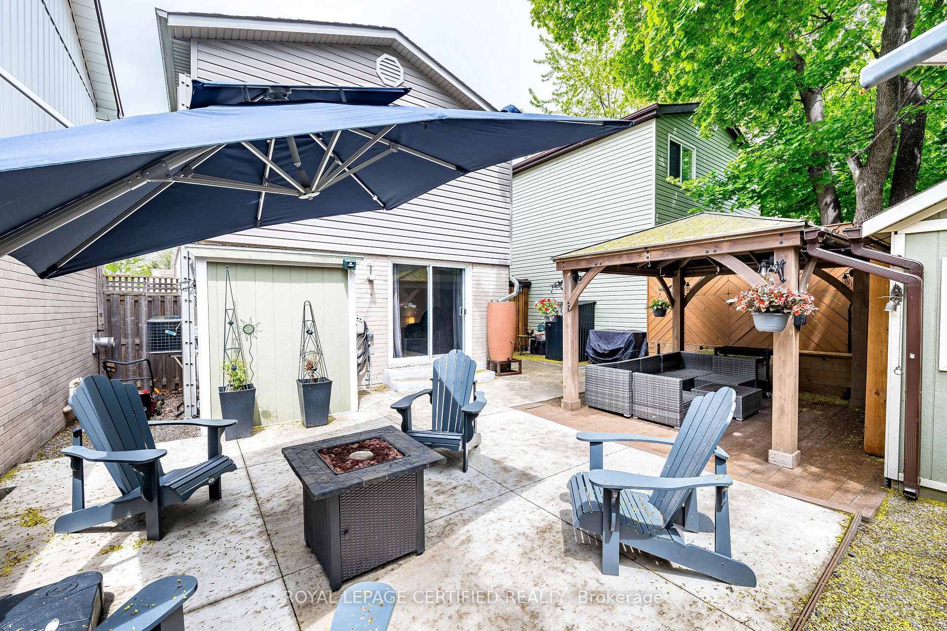 17 Holmcrest Court photo 32