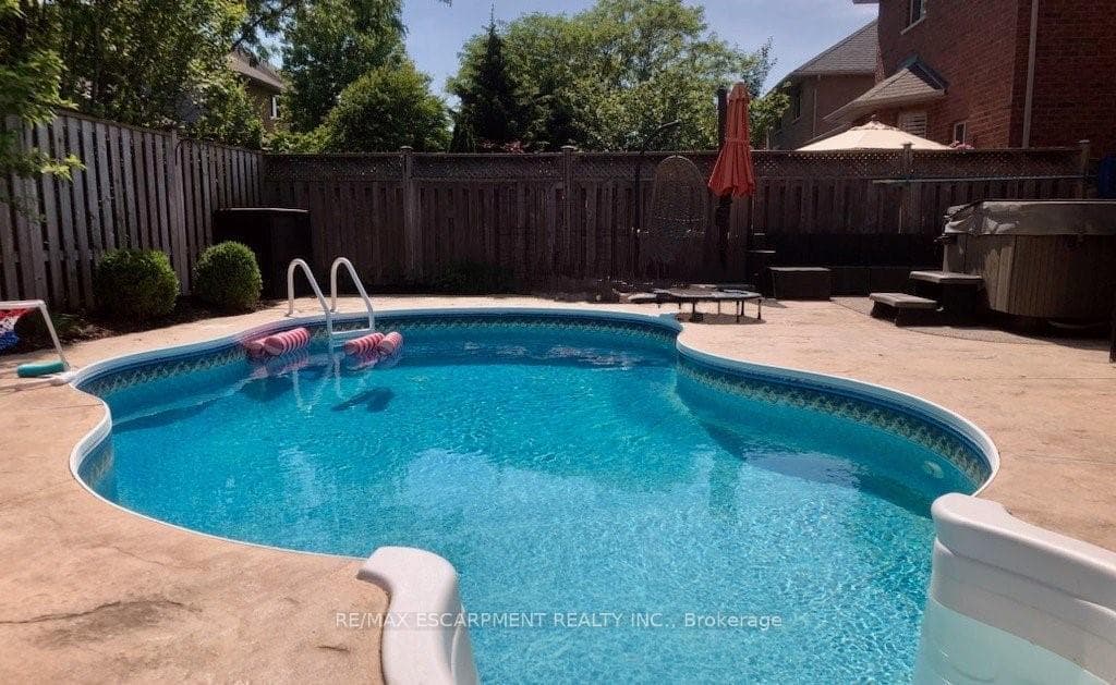 160 Tollgate Drive photo 39