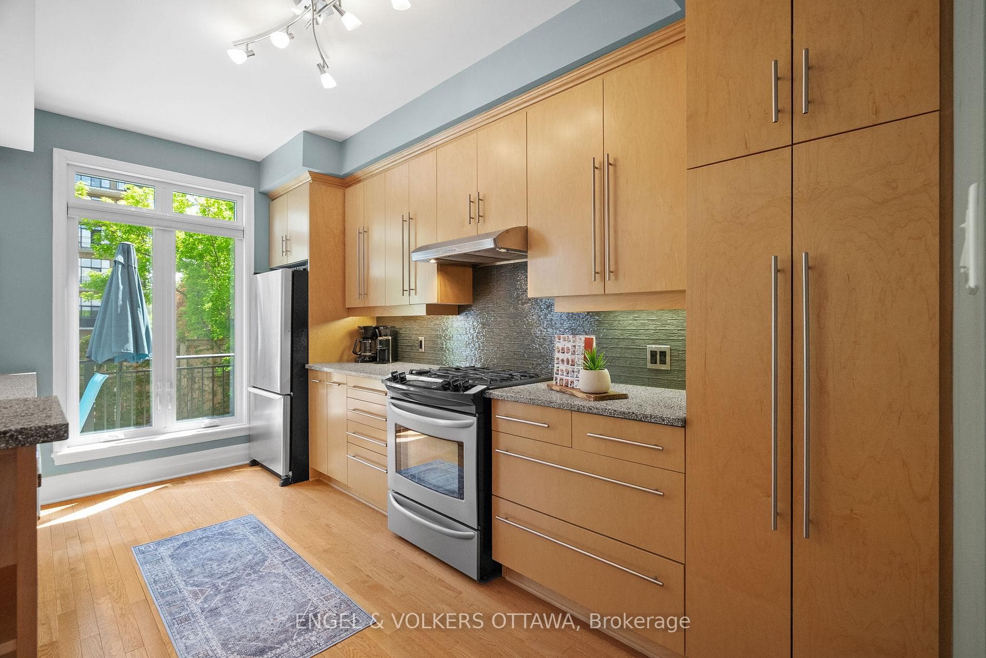 106 Tay Street photo 13