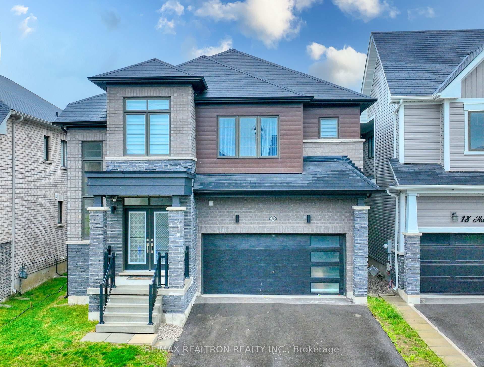 20 Hawick Crescent photo 1