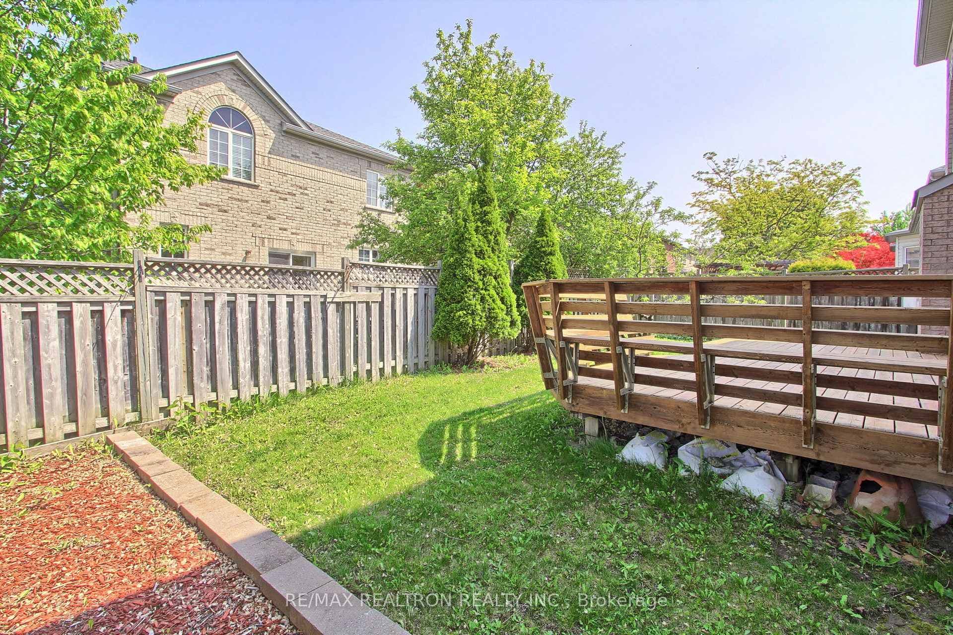 119 Watkins Glen Crescent photo 46