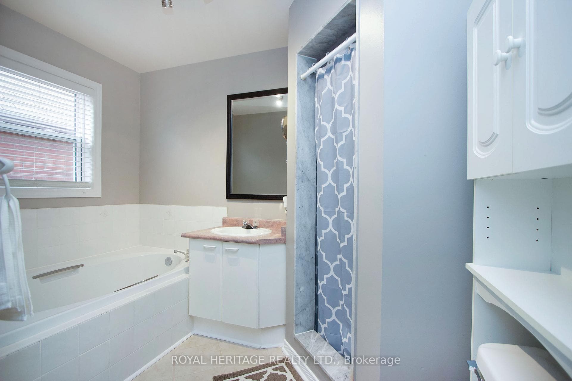92 Booth Crescent photo 13