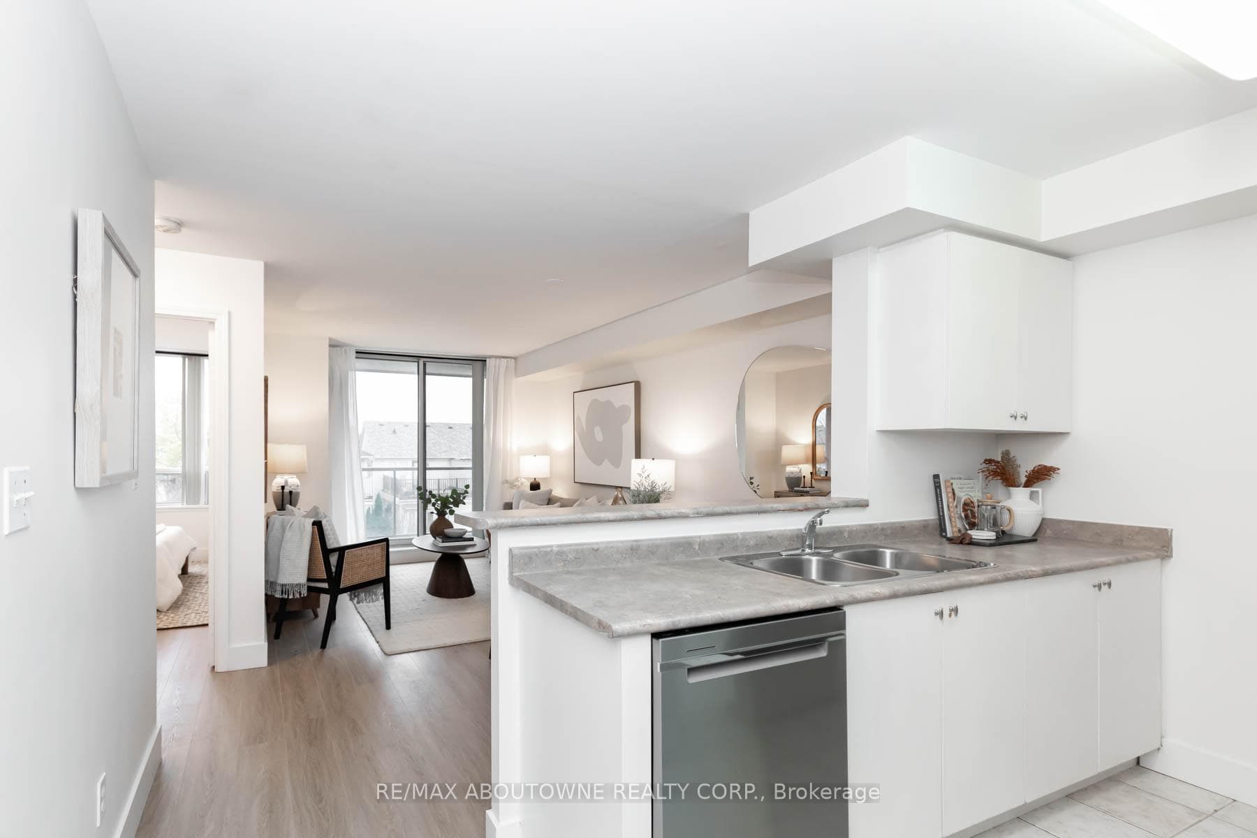 1733 Queen Street Unit 404 photo 10