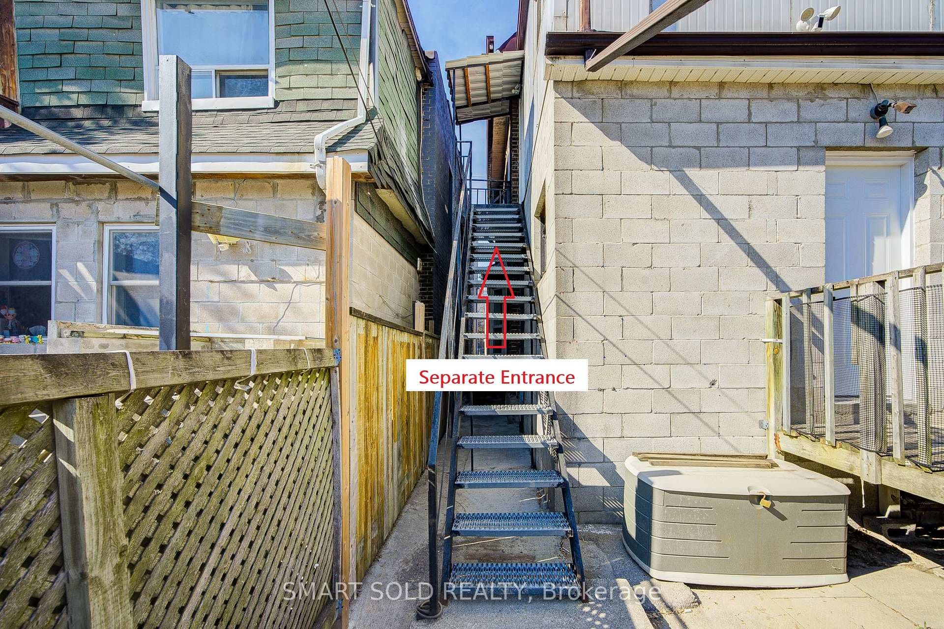 1081 Gerrard Street photo 36