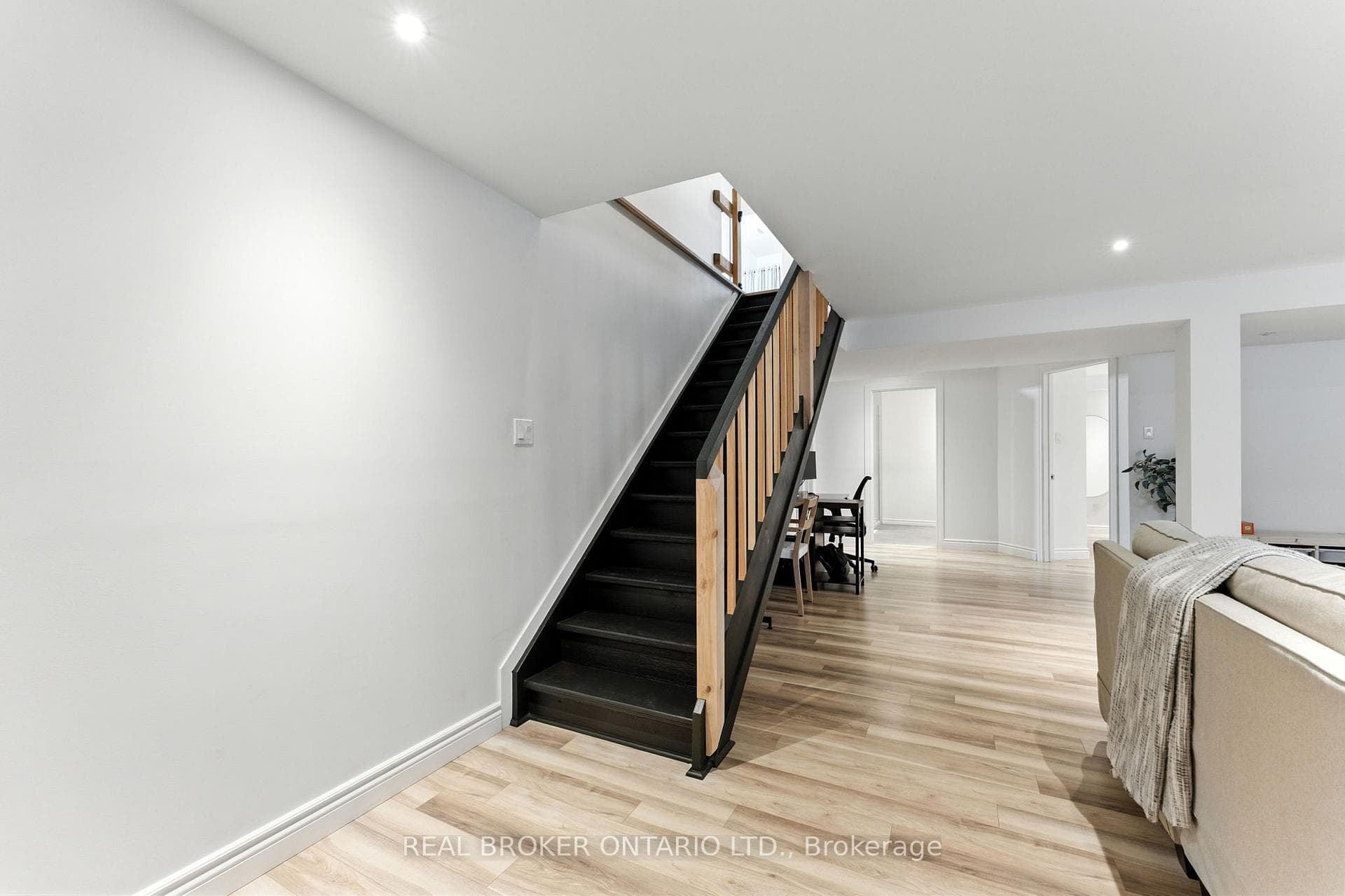 133 Raina Way photo 26