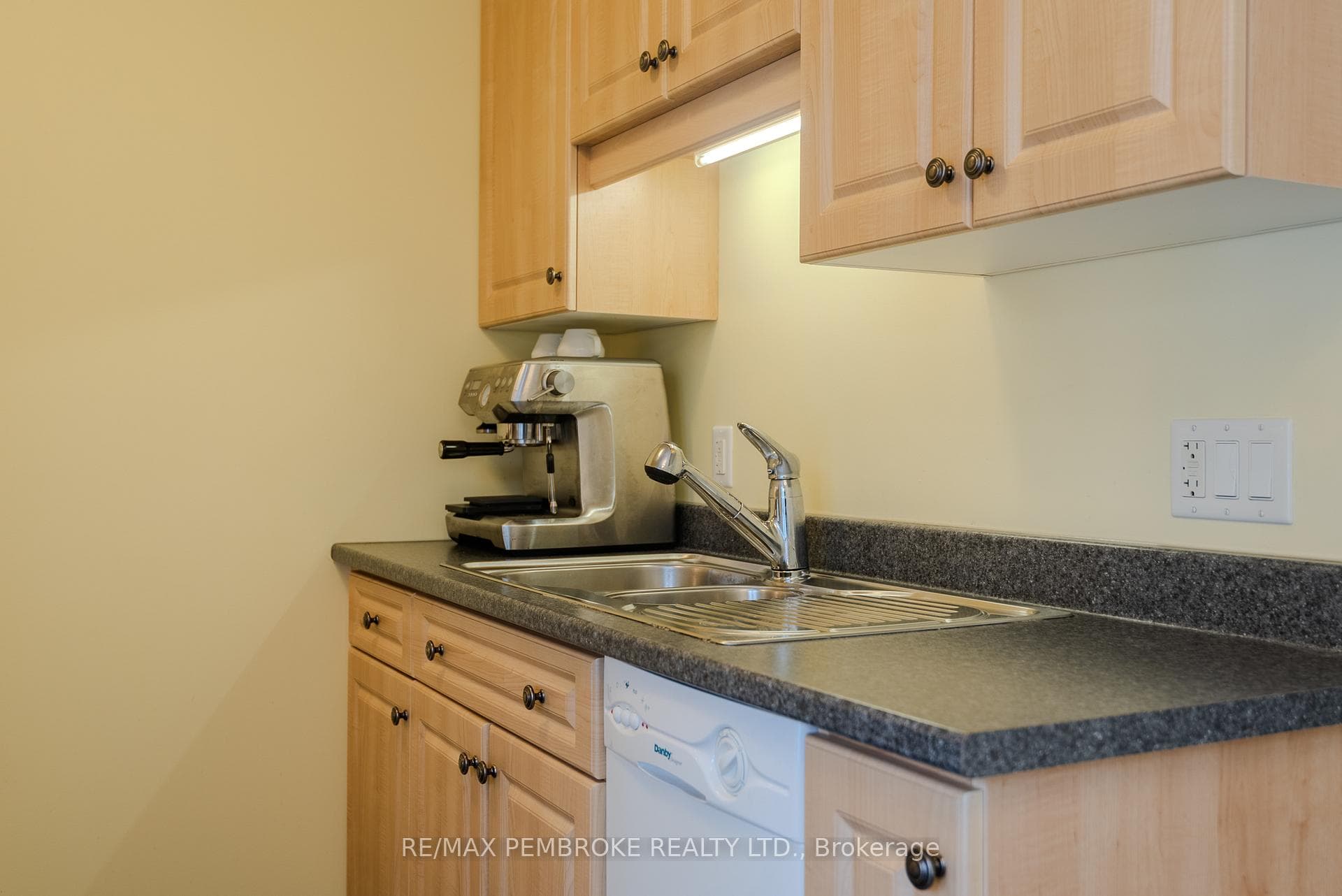 46 Wilson Avenue photo 10