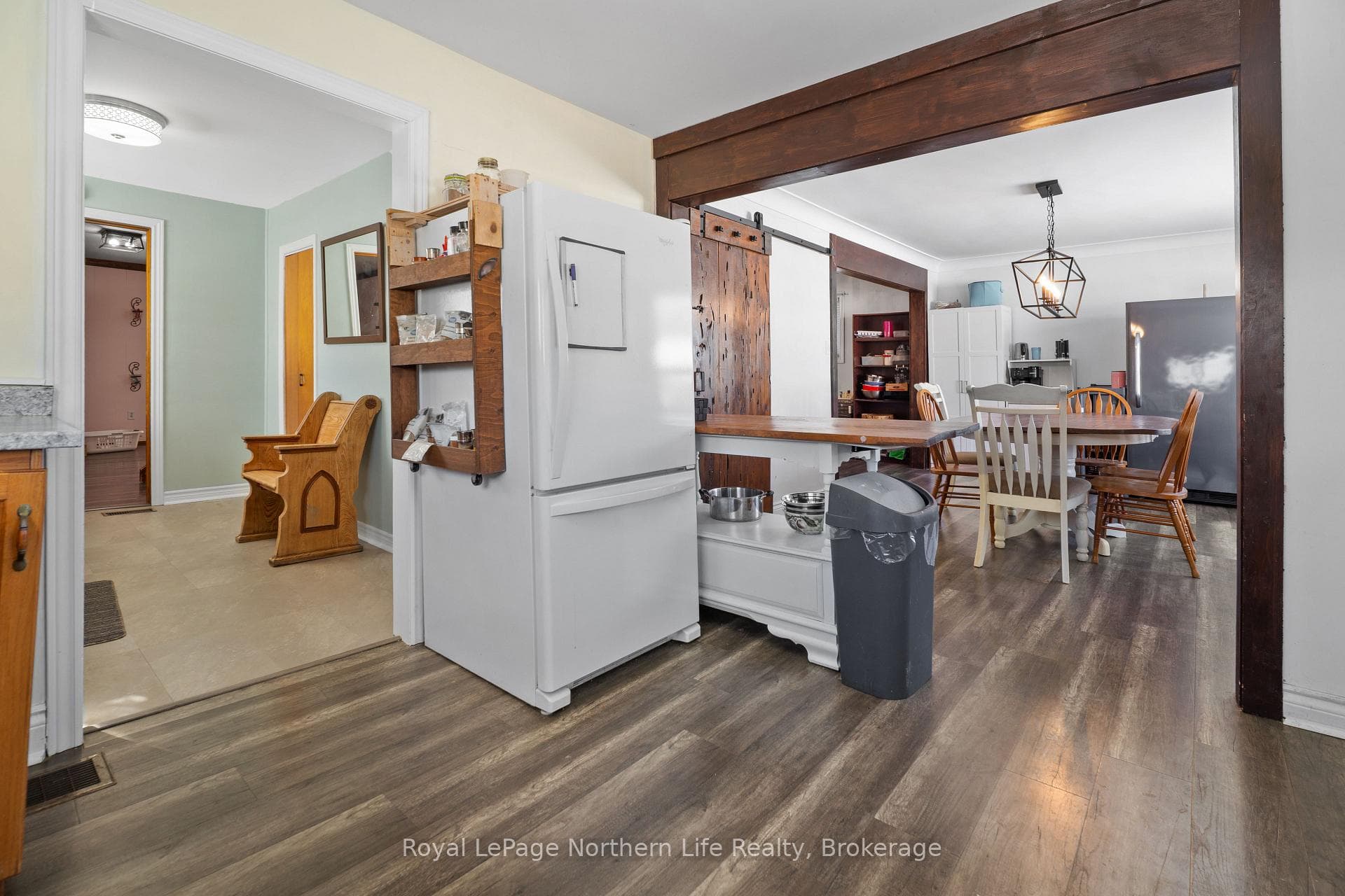 455 Angus Street photo 21