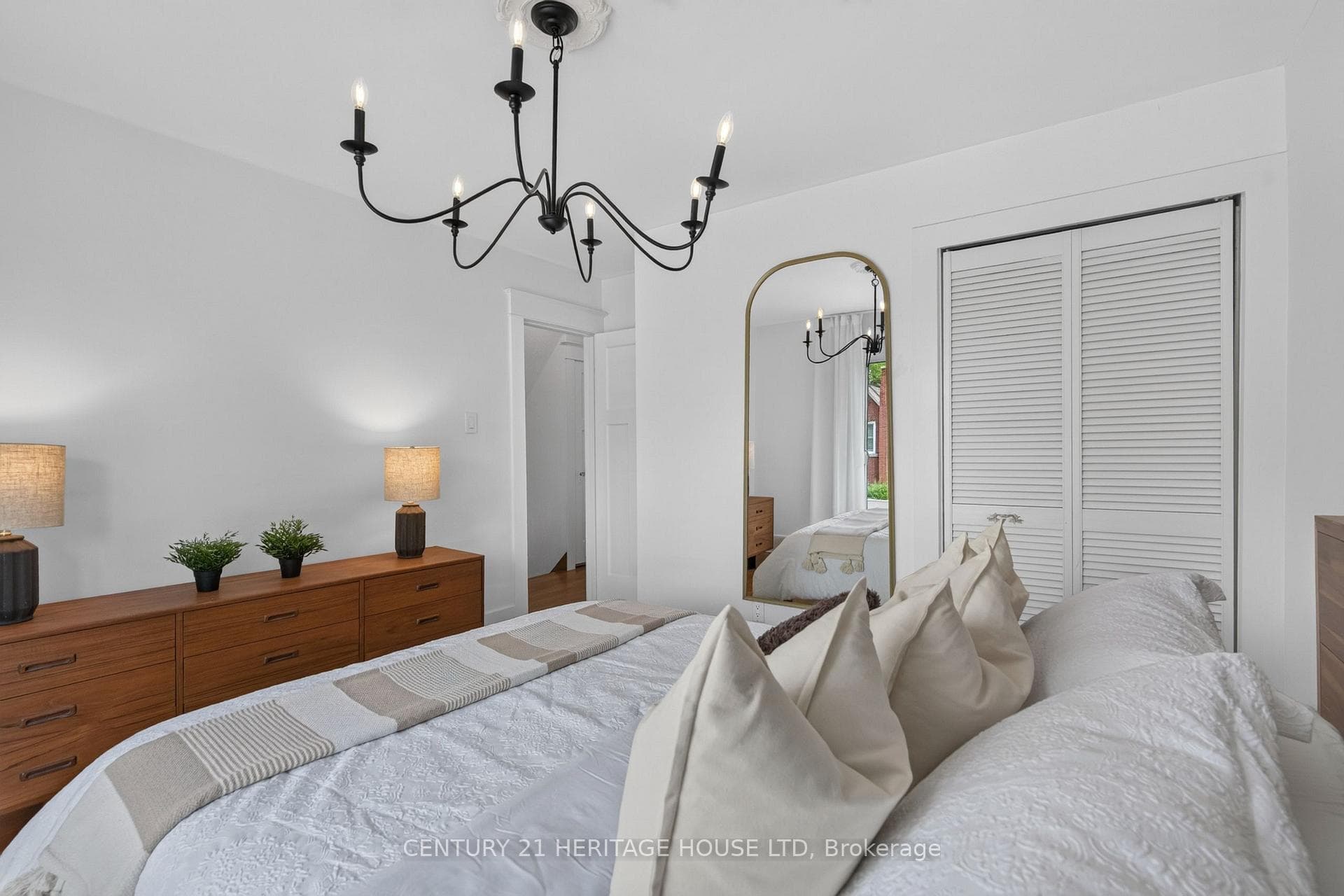 98 Roger Street photo 30