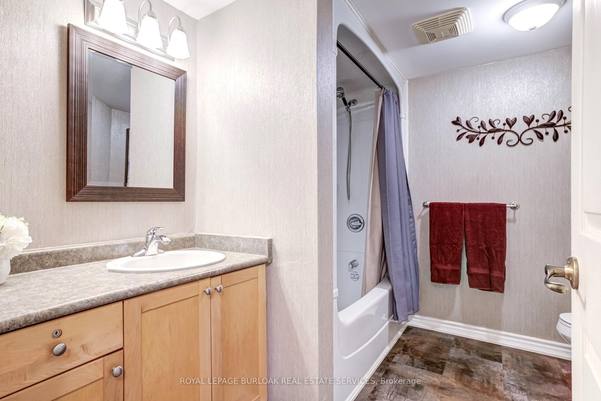 2085 Appleby Line Unit 313 photo 17
