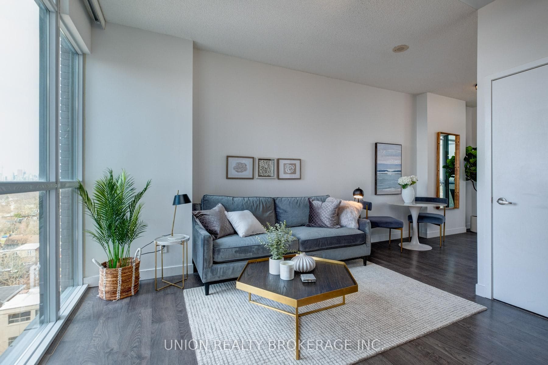 2055 Danforth Avenue Unit 802 photo 3