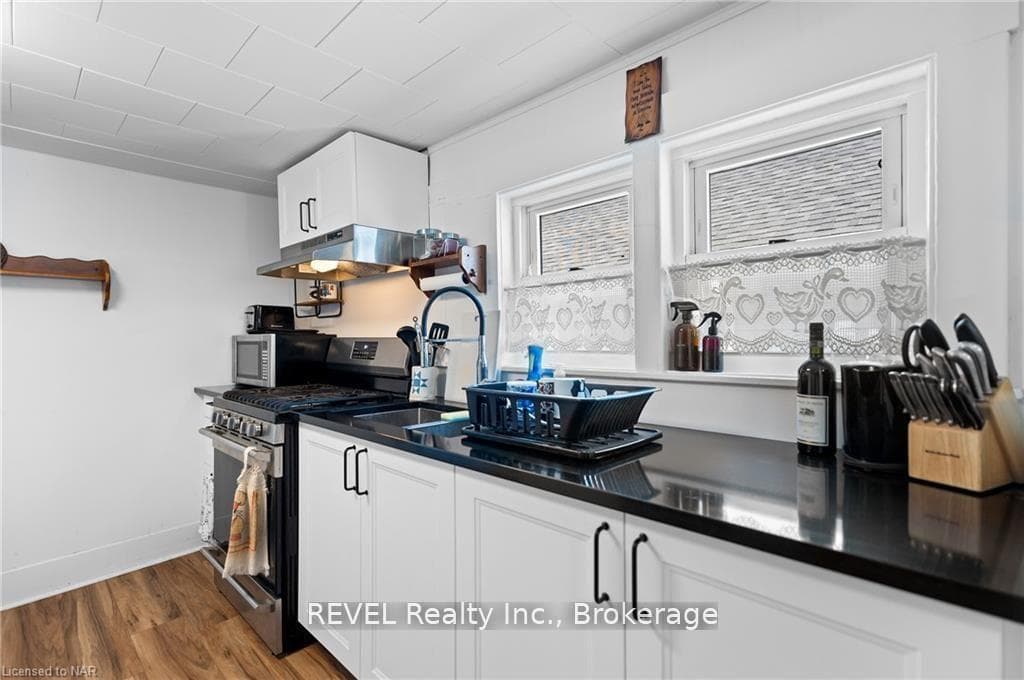 3842 Roxborough Avenue photo 8