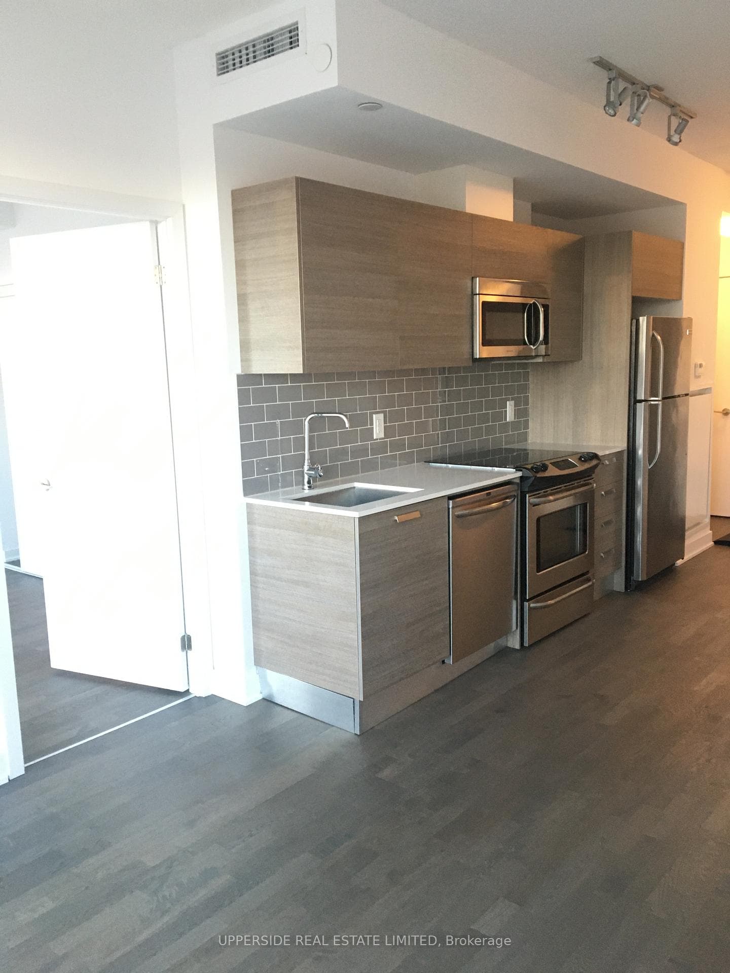 1815 Yonge Street Unit 709 photo 4
