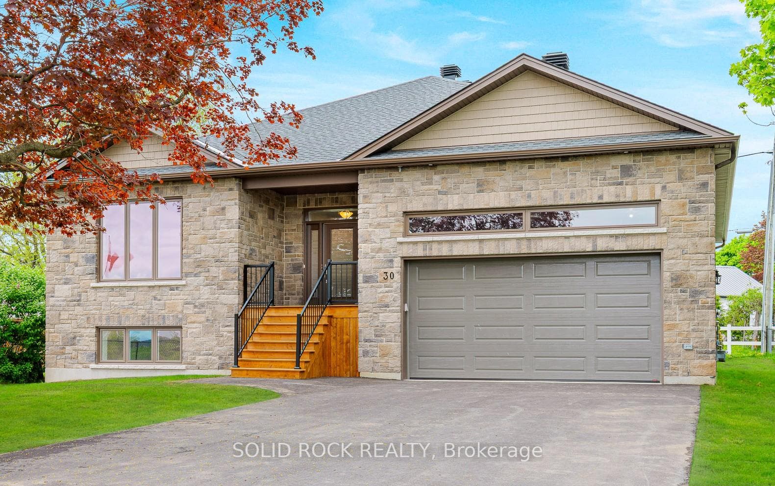 30 Lakeview Drive photo 1