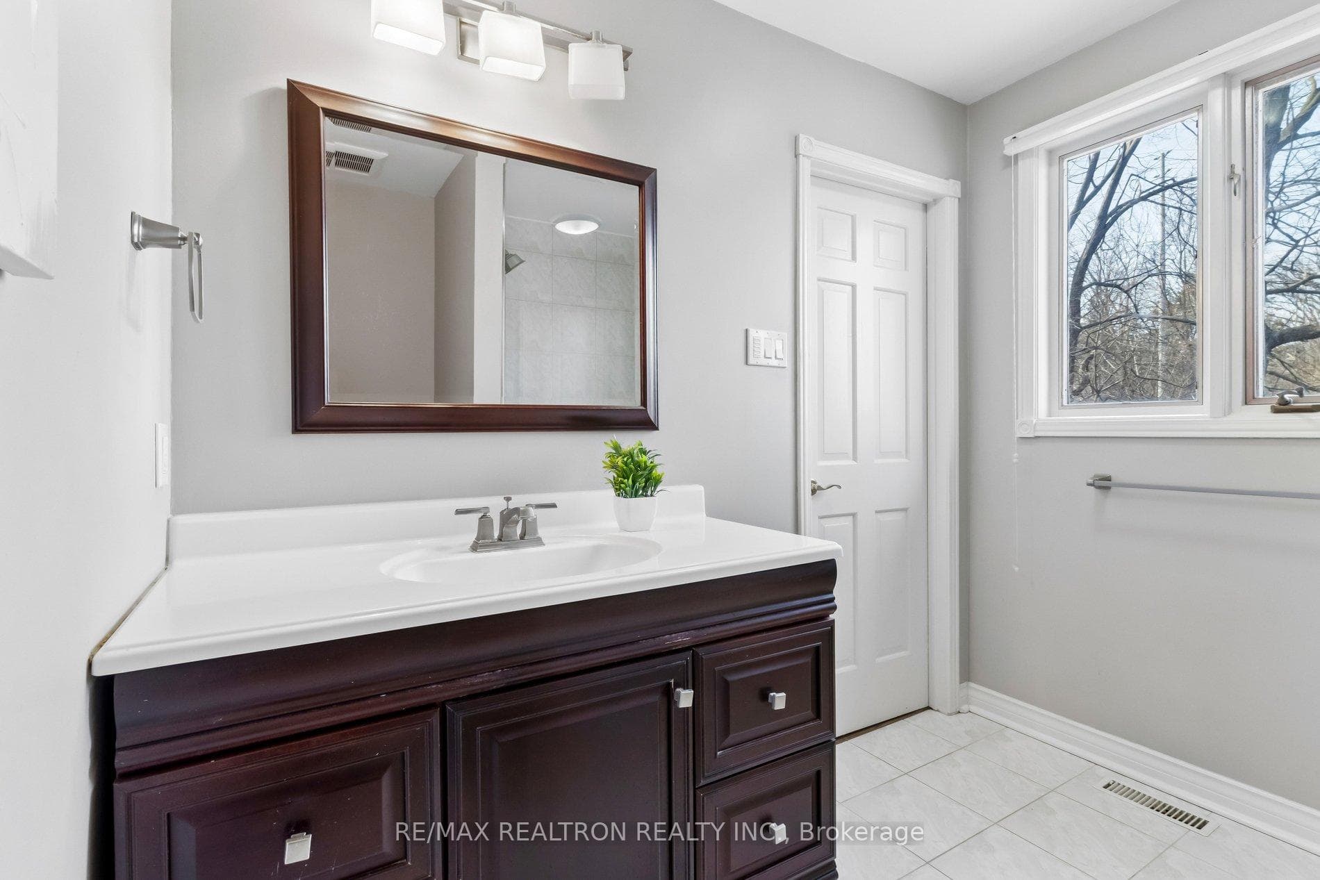 57 Hemingway Crescent photo 24