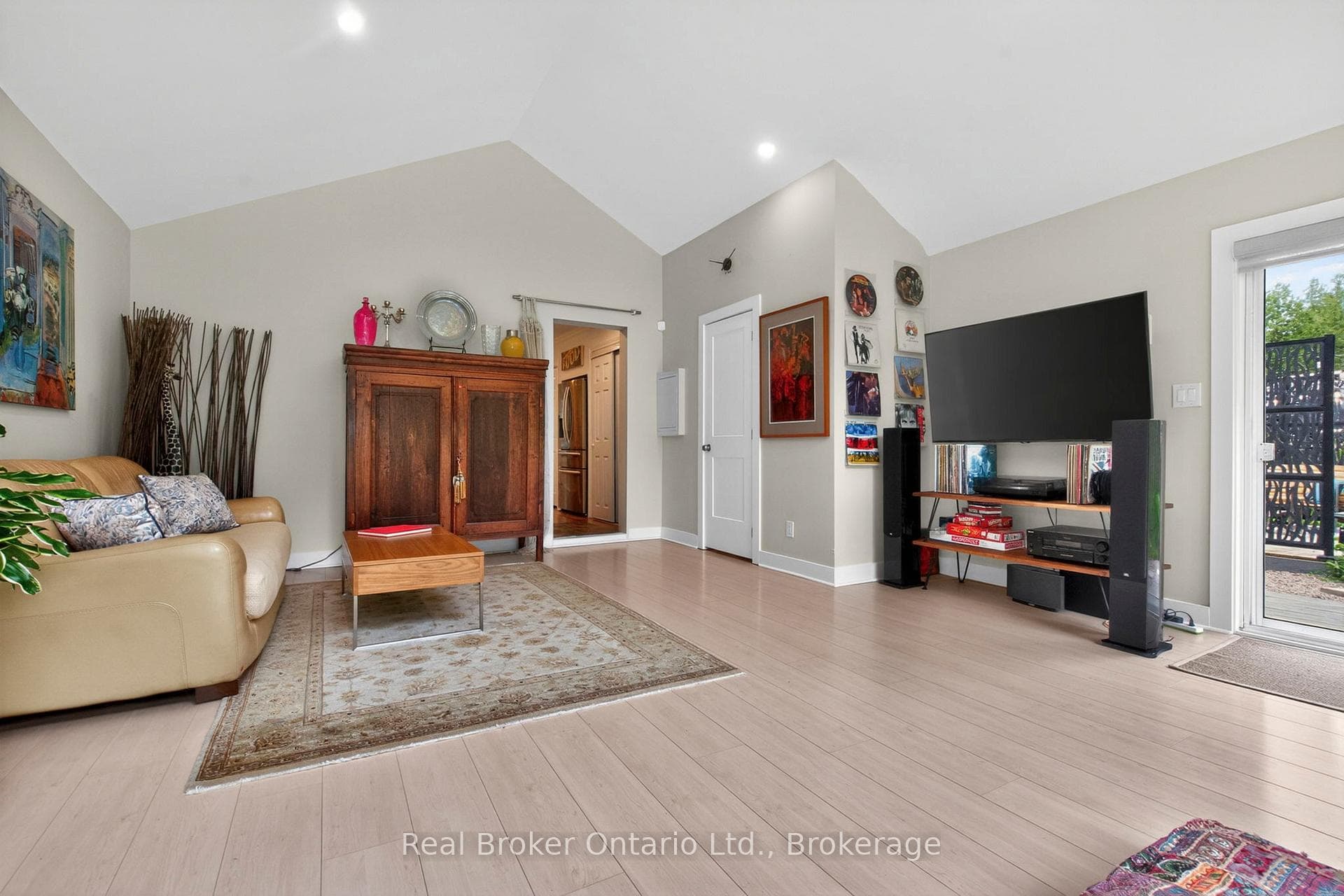 83 King Road photo 13