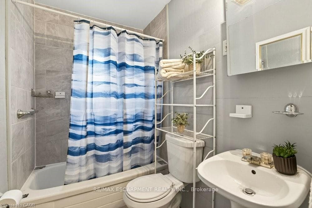 76 MARGARET Avenue photo 16