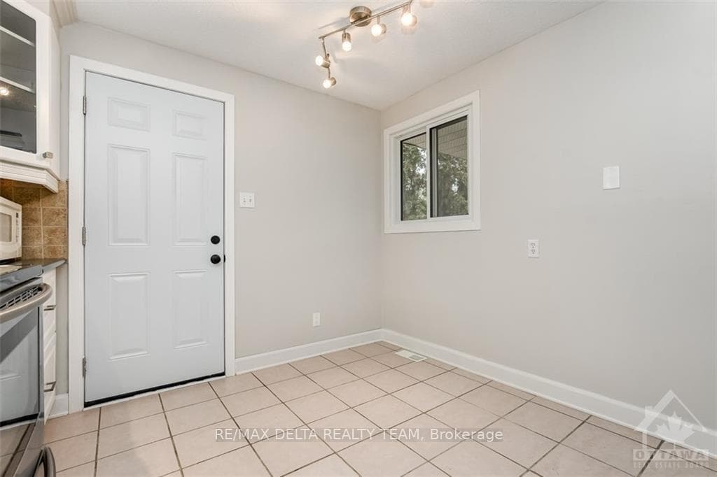 404 DUVAL Lane Unit A photo 13