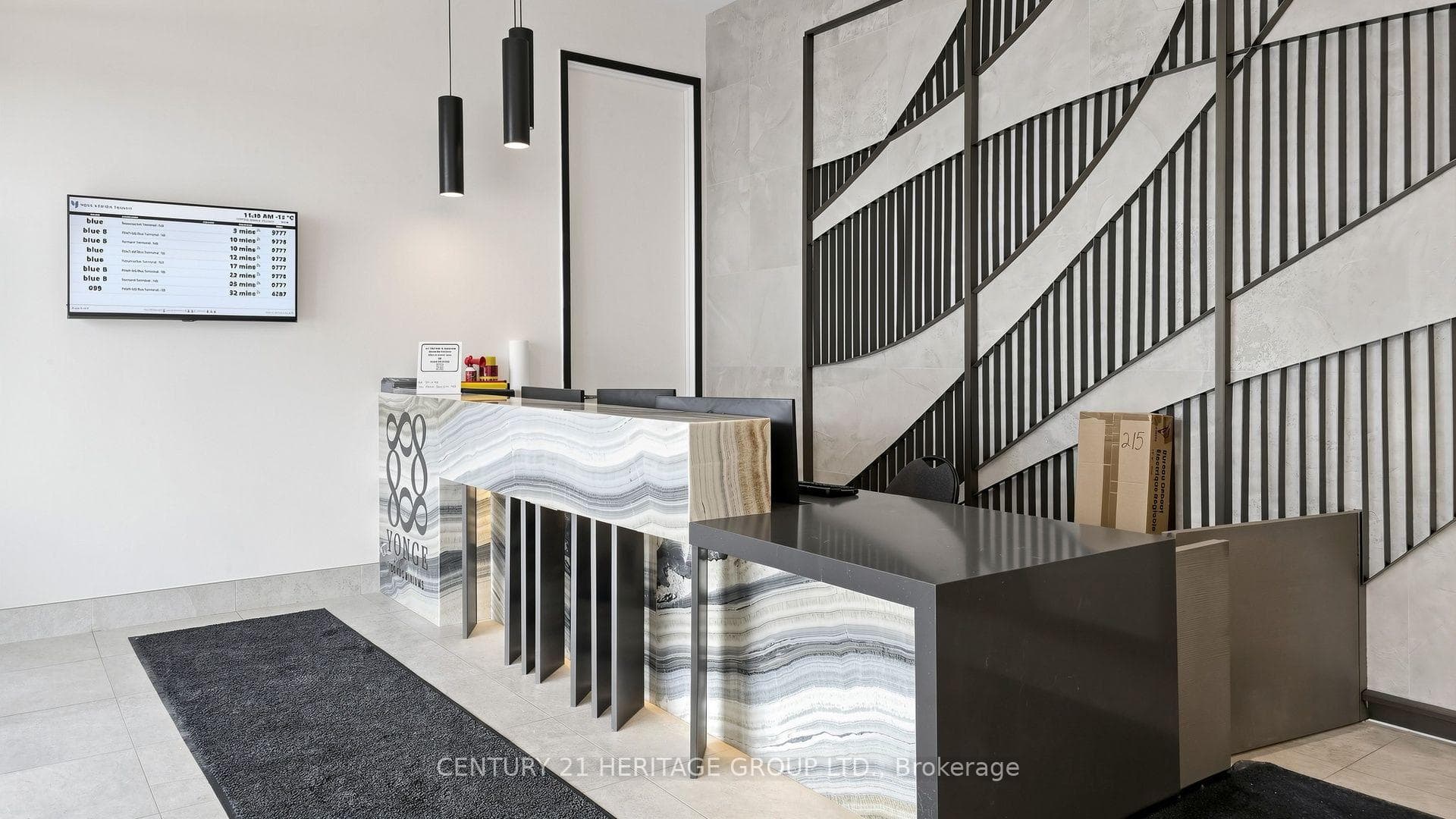 8888 Yonge Street Unit 622 photo 4