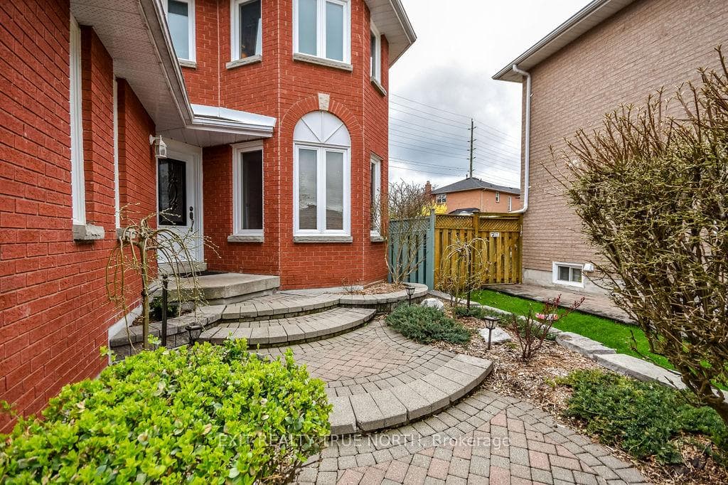53 Etherington Crescent photo 5