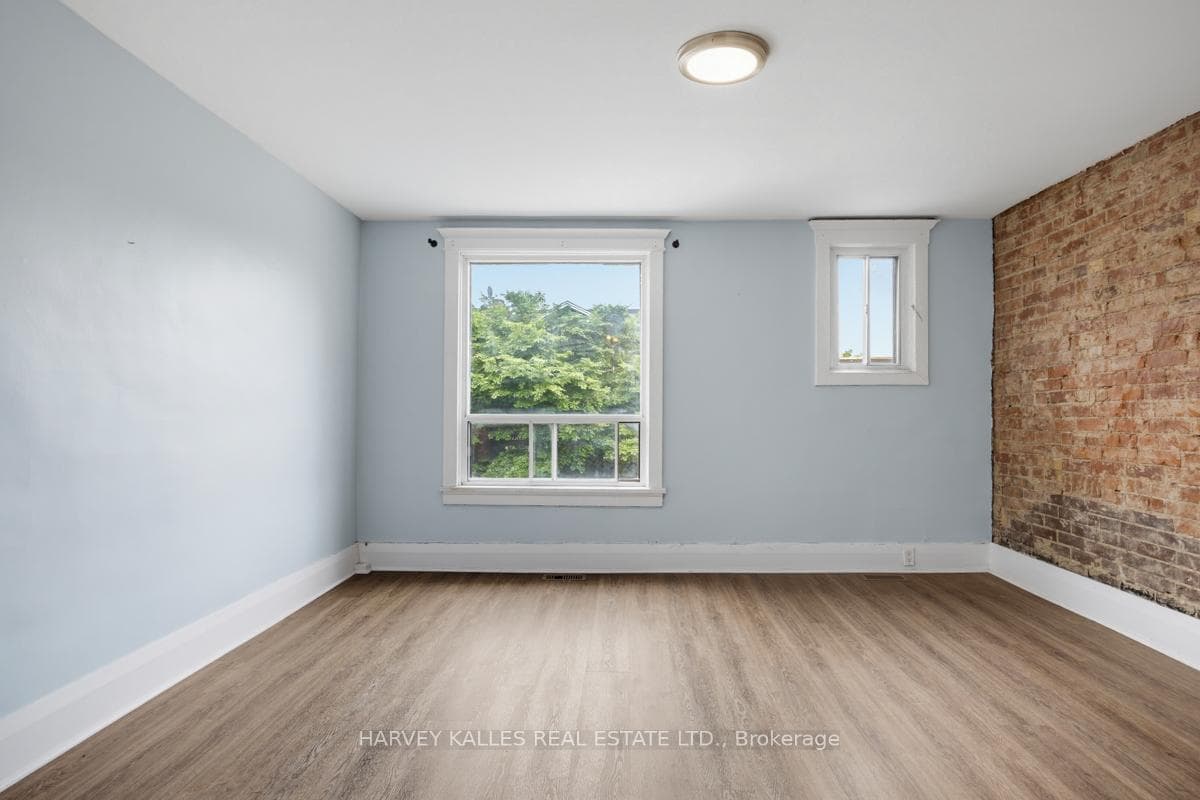 914 Bloor Street Unit Upper photo 2