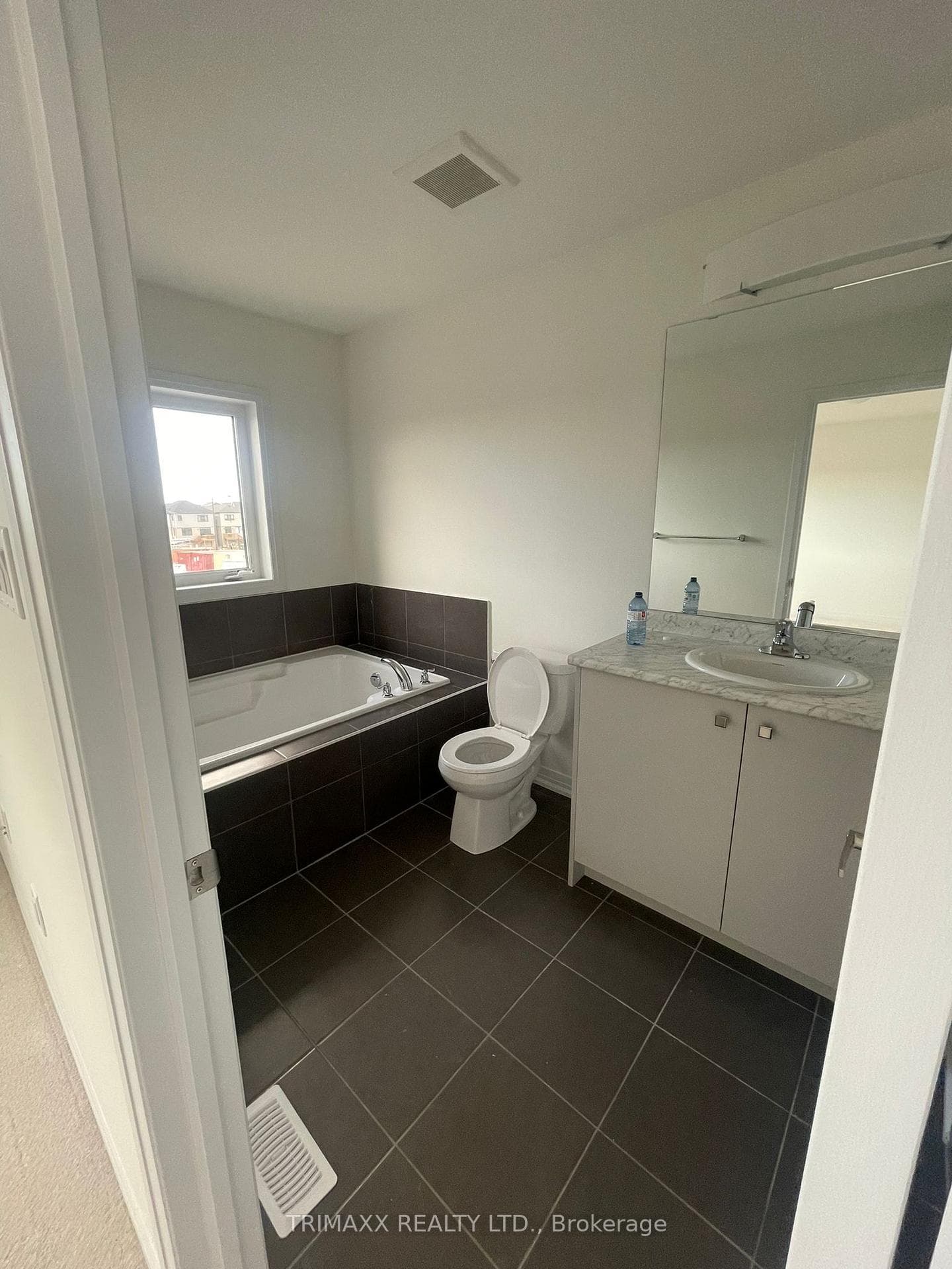 109 Brighton Lane photo 20