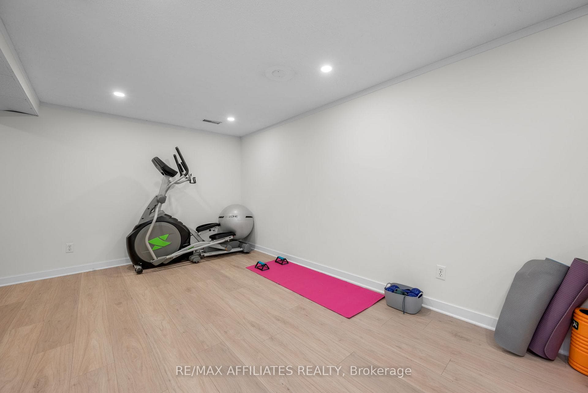 22 Inuvik Crescent photo 39