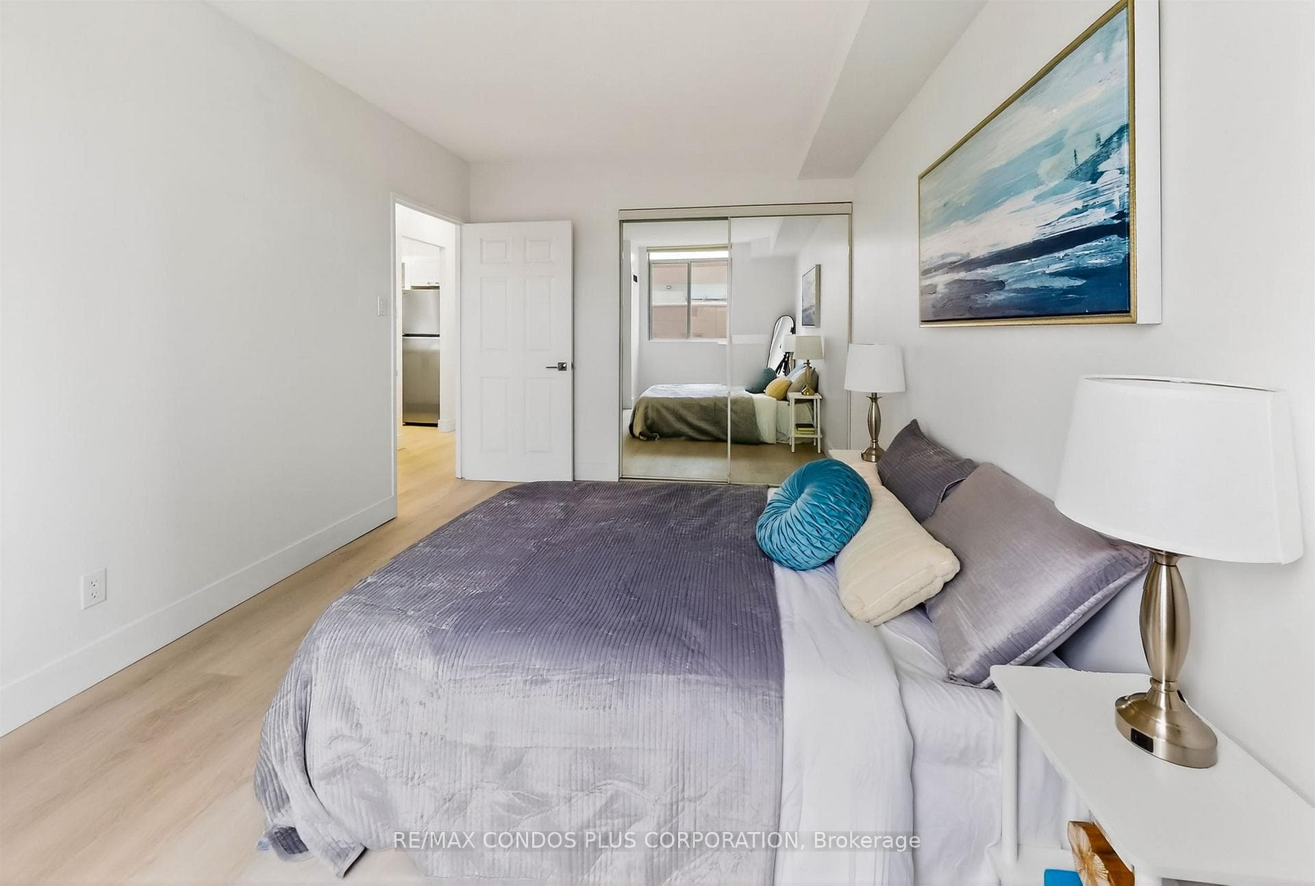 736 Bay Street Unit 1601 photo 14