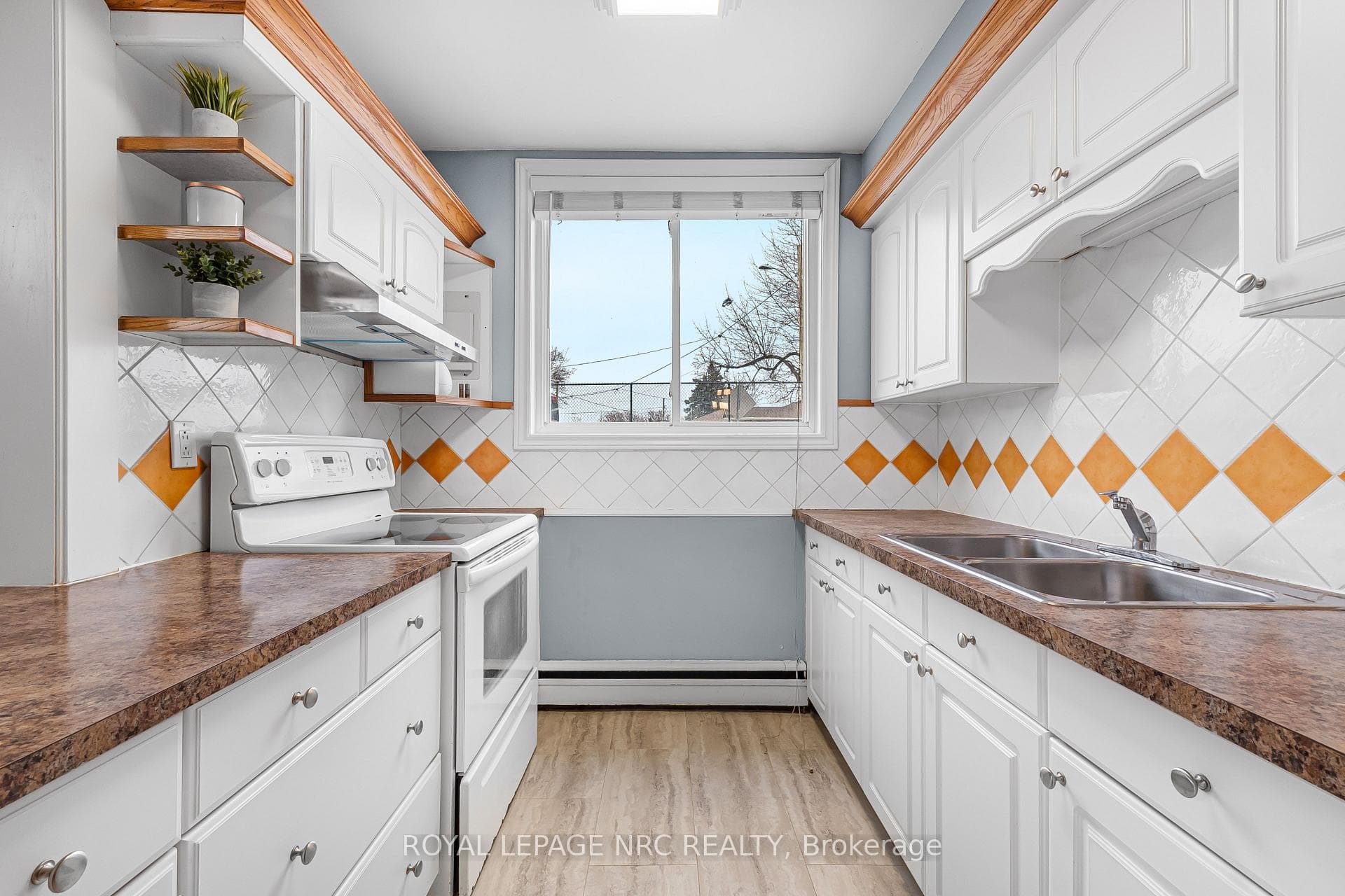 454 CARLTON Street Unit 7 photo 4