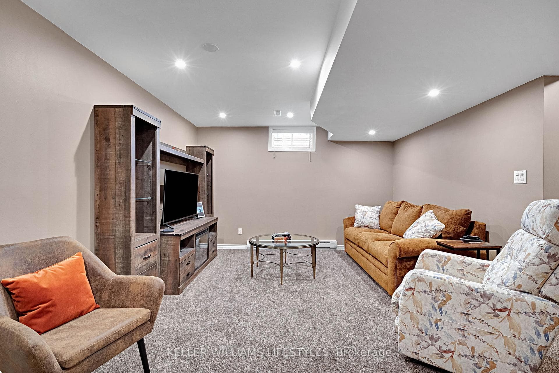 115 Acorn Crescent photo 28