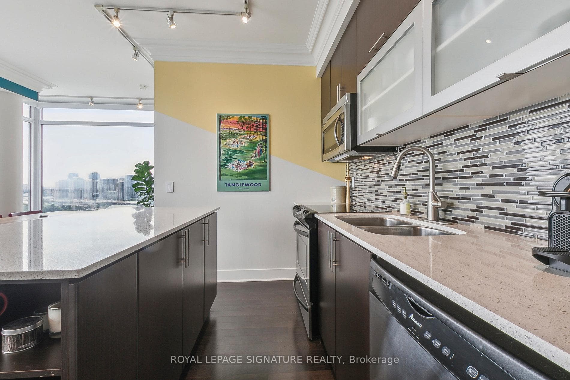 KITCHEN - DOUBLE STAINLESS STEEL SINK