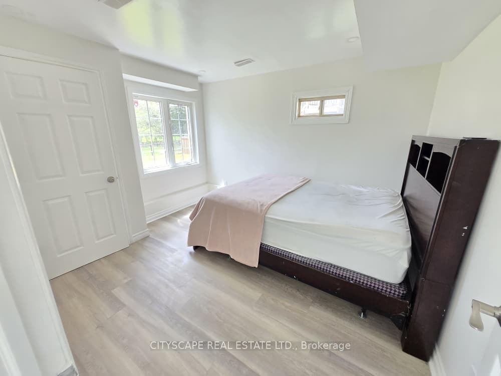 16 Angelgate Road Unit Lower photo 5