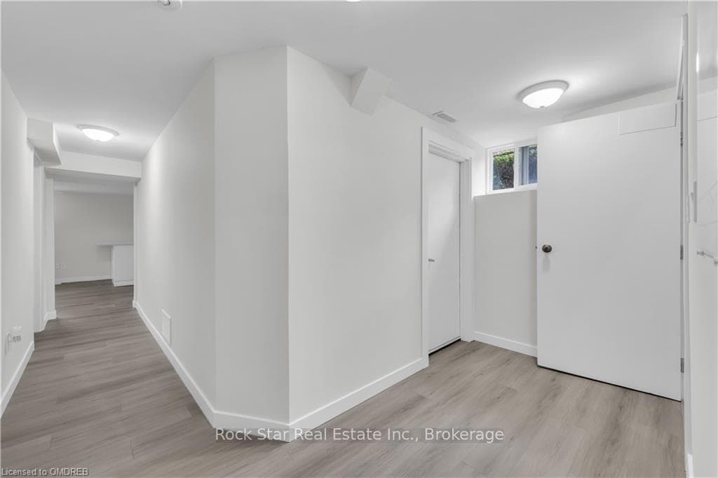 17 VICTOR Boulevard Unit B photo 22