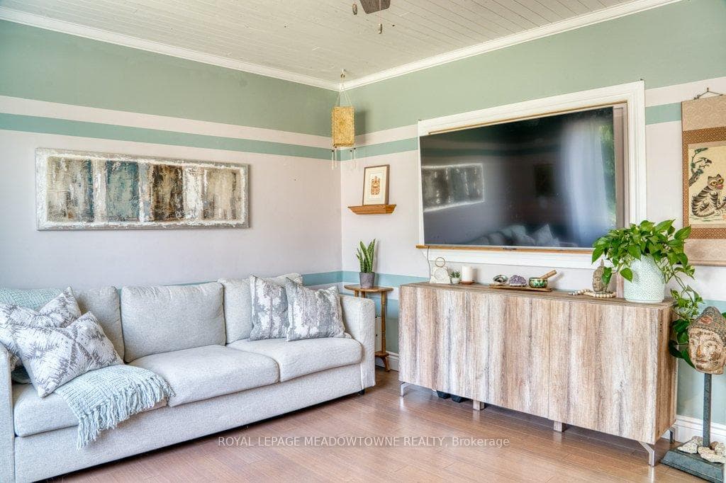 12 Delrex Boulevard photo 6