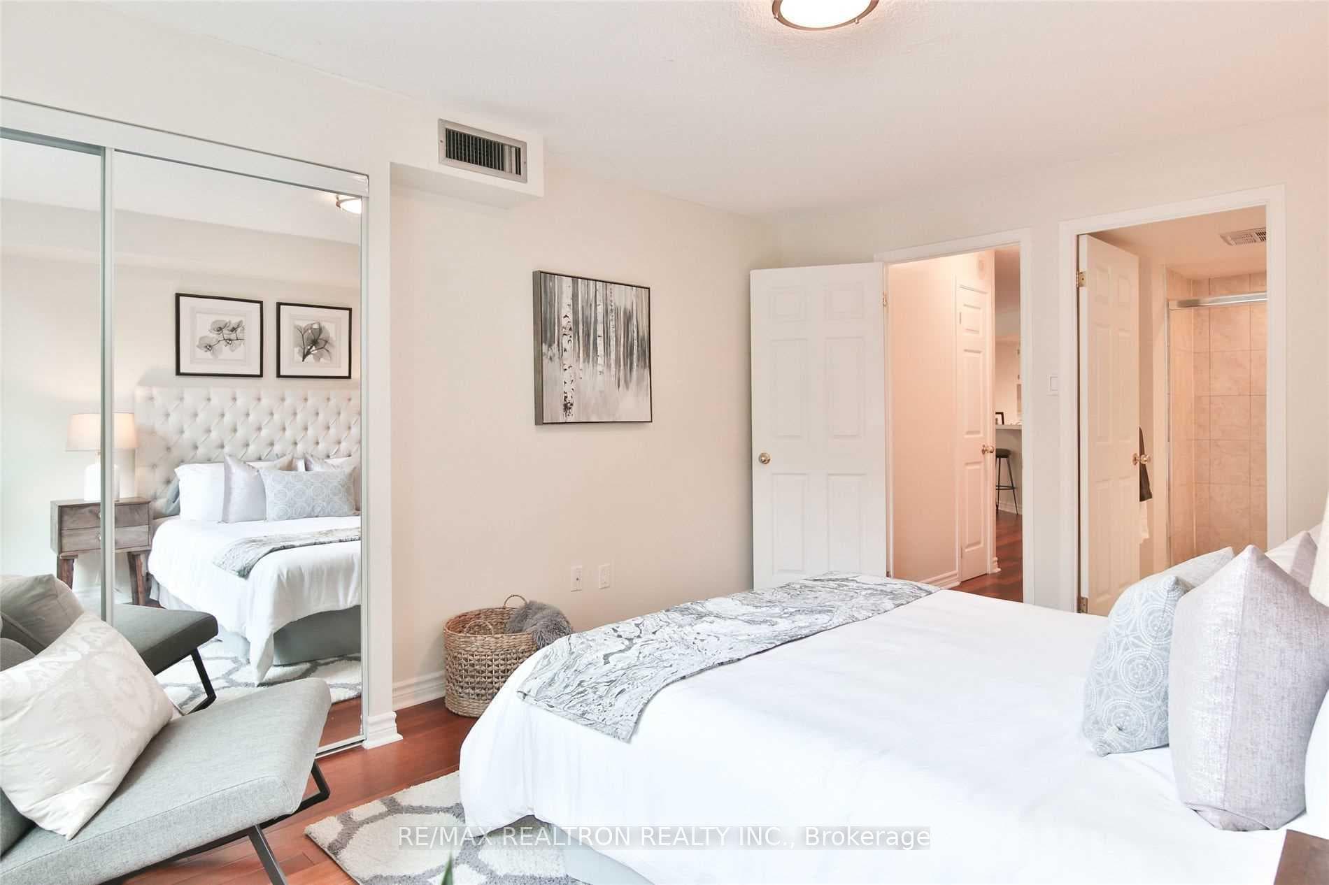 77 Maitland Place Unit 326 photo 19