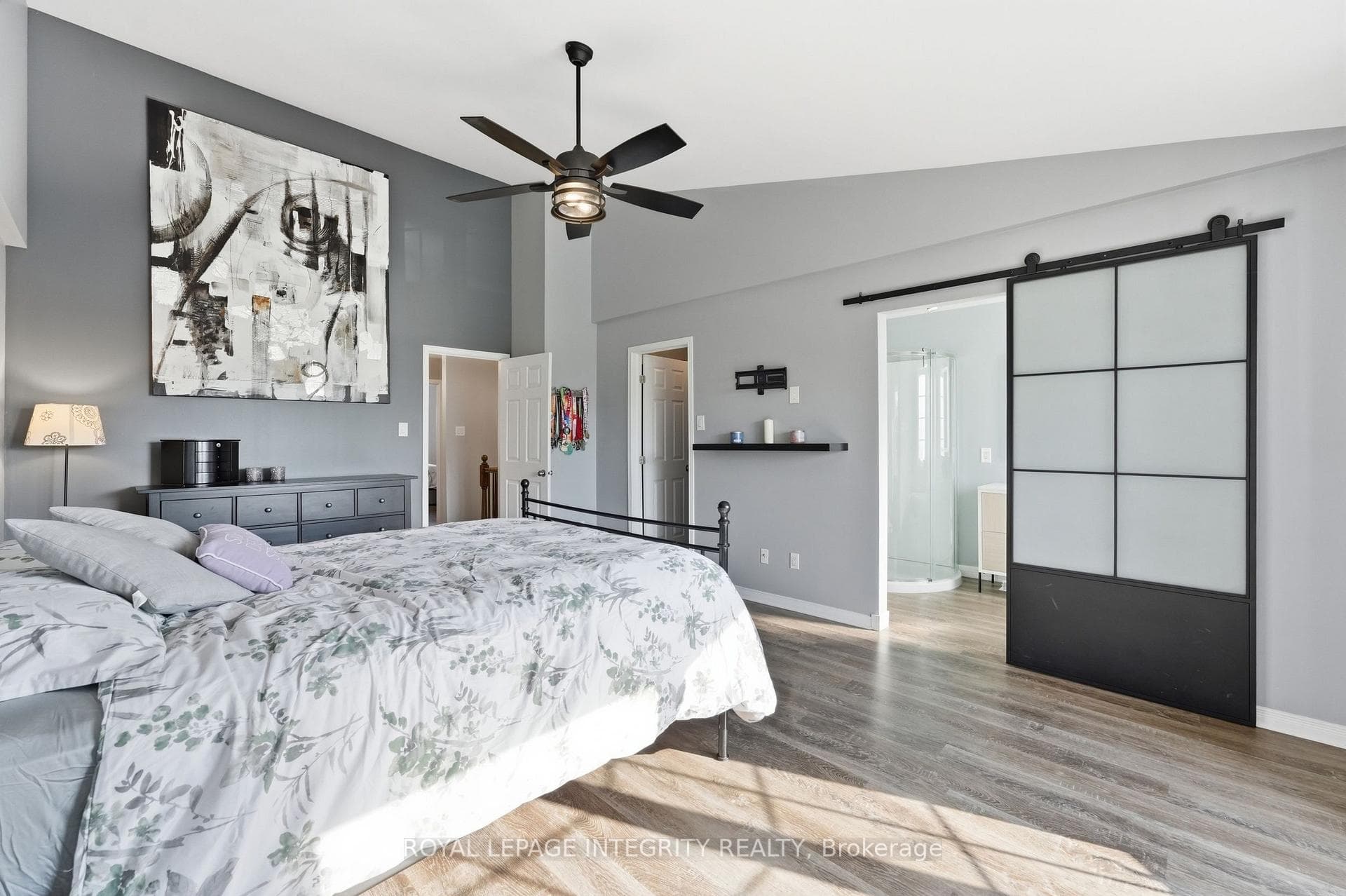 300 Rolling Meadow Crescent photo 21