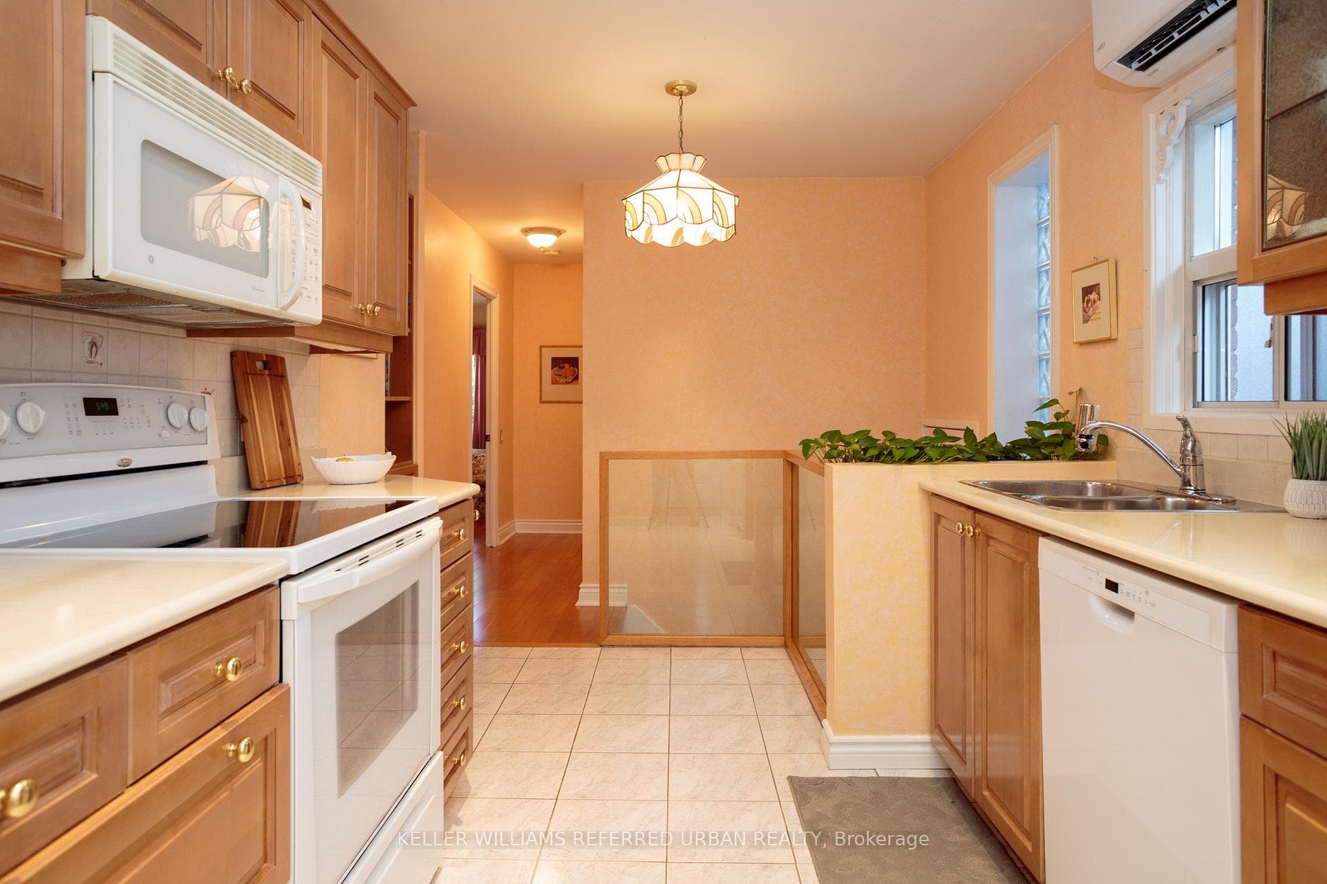 345 Moore Avenue photo 10