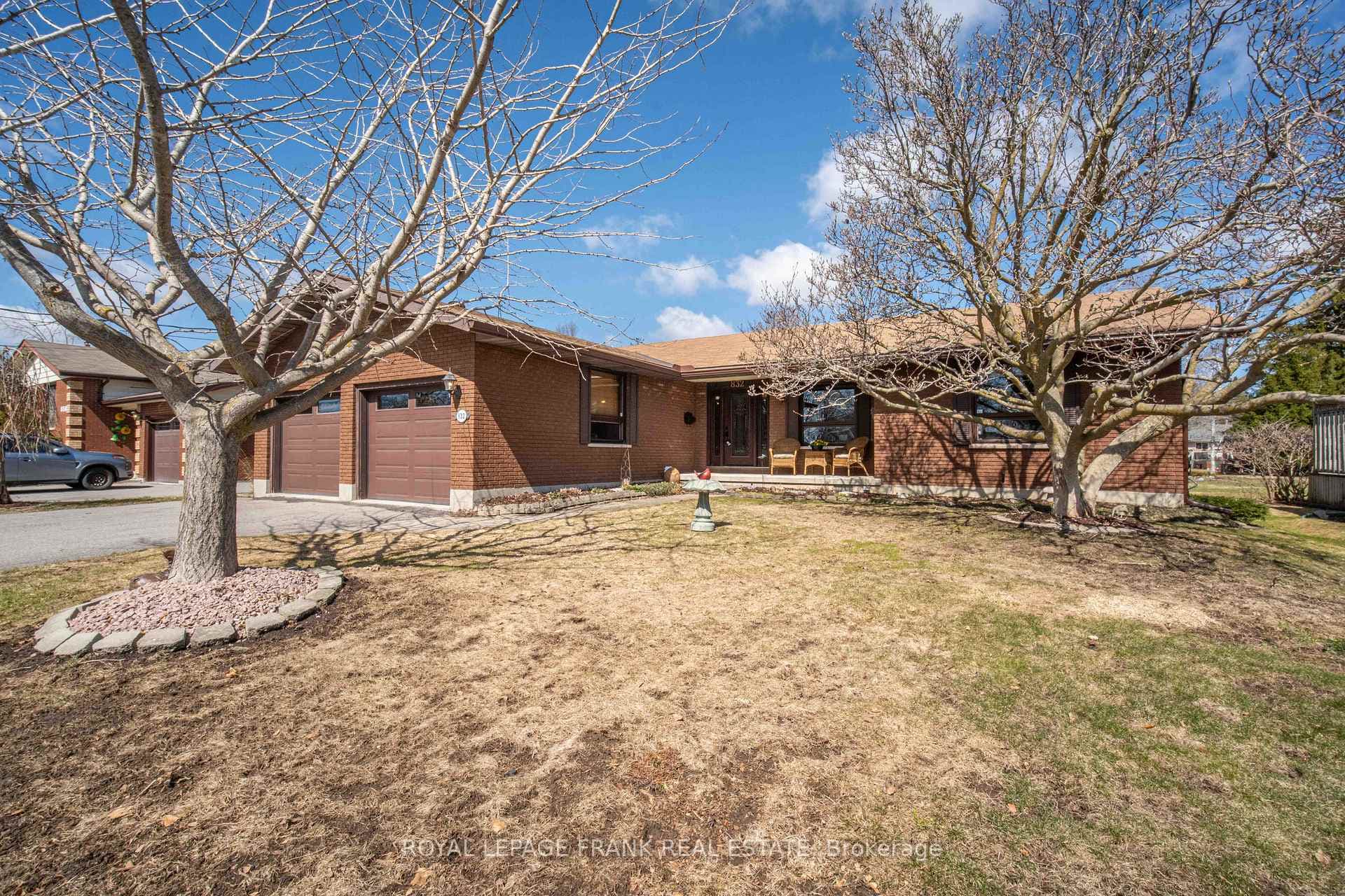 832 Parkhill Road photo 2