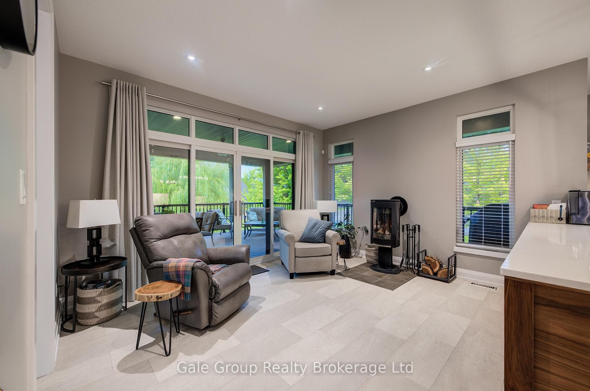8 Pittock Park Road photo 16