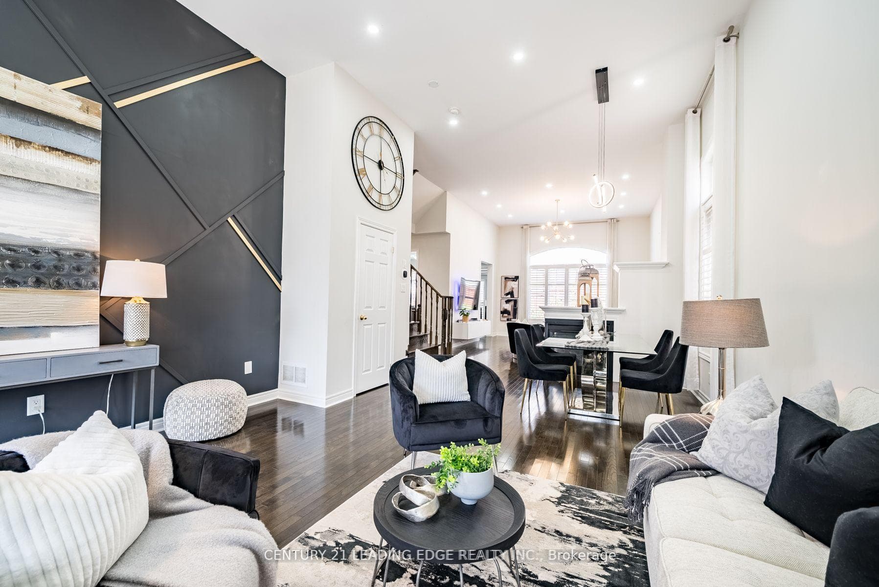 21 Darlet Avenue photo 4