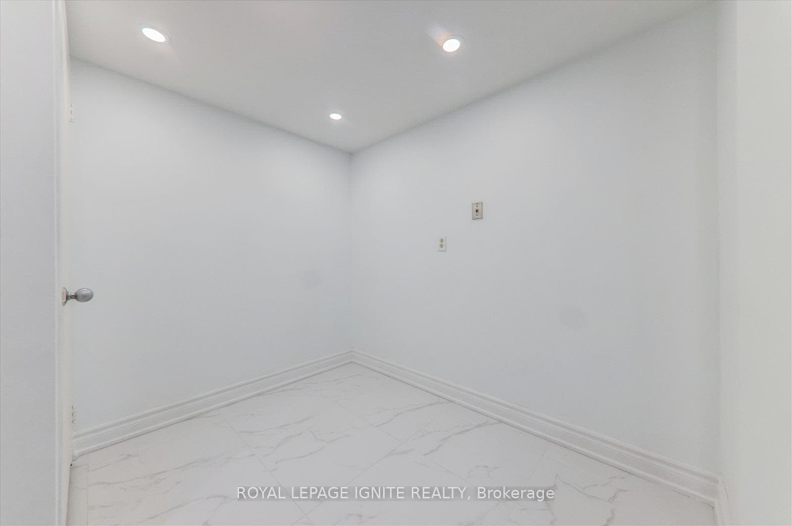 2466 Eglinton Avenue Unit 712 photo 12