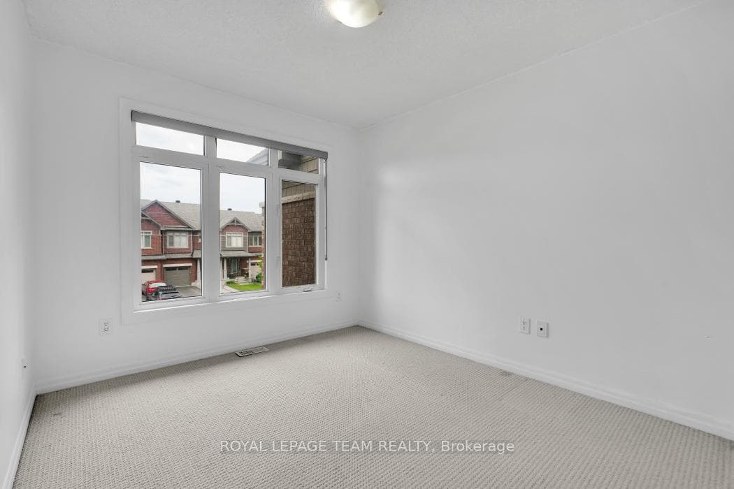 174 Hawkshaw Crescent photo 25