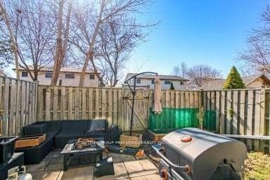 711 Osgoode Drive Unit 17 photo 15