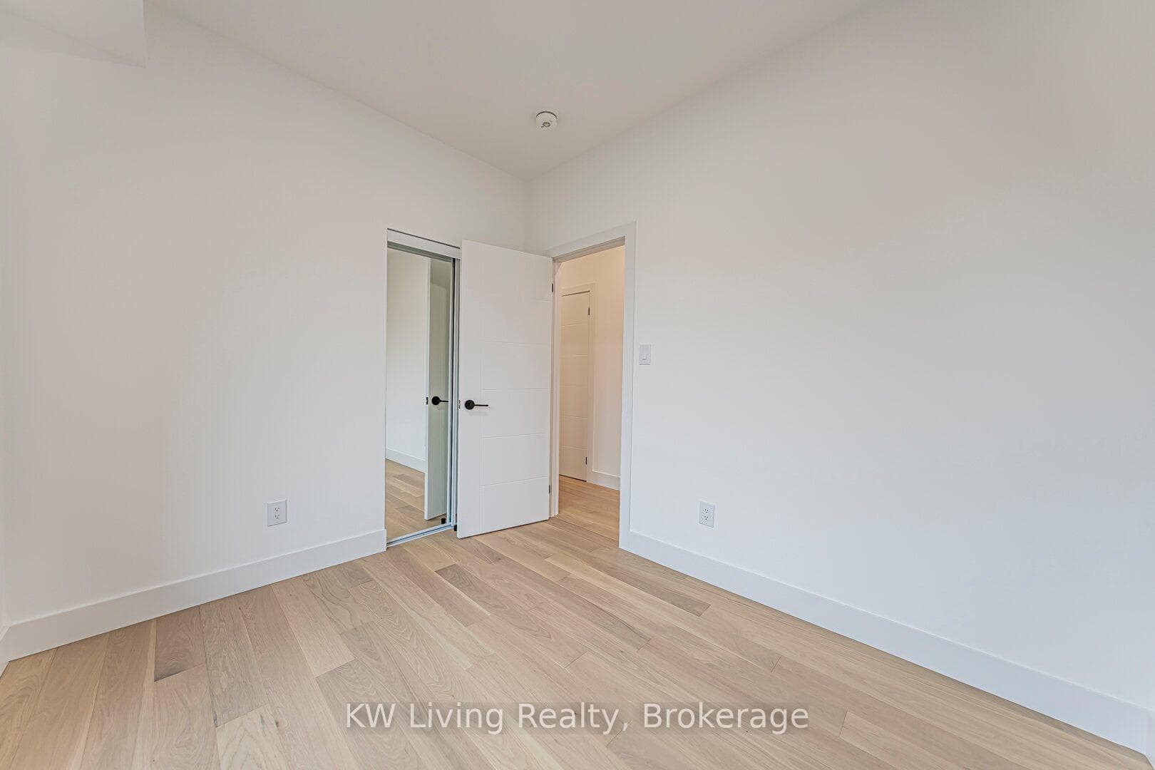 14 Holmesdale Road Unit 201 photo 20